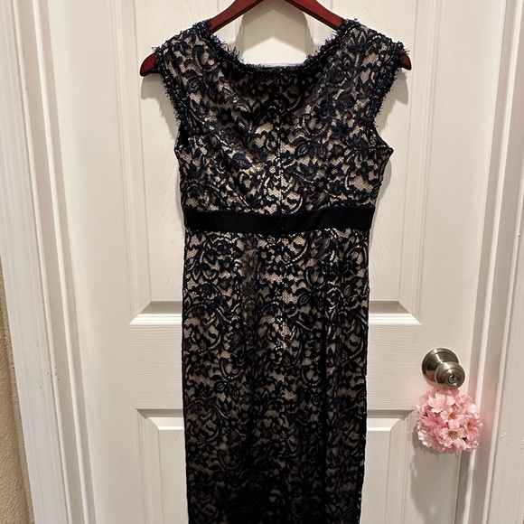 Tadashi evening dress - Dark blue lace with nude color lining - Size 6P - Picture 2 of 2